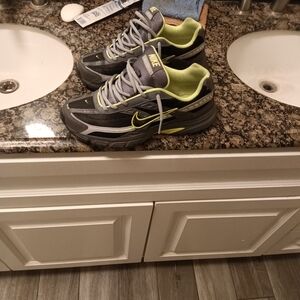 Nike Men's Athletic Shoes - Black and Neon Green